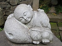 Uyku öncesi rahatlama ve zihni sakinleştirme meditasyonu. Huzurlu uyku ve enerji yenilenmesi için.